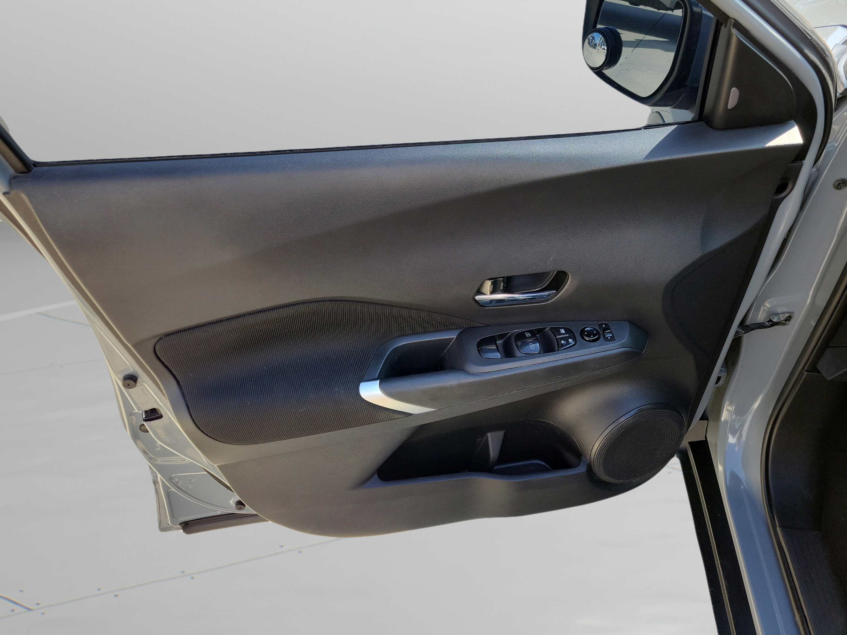 Used 2021 Nissan Kicks SV FWD image 6
