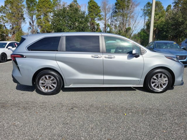 Used 2021 Toyota Sienna LE image 9