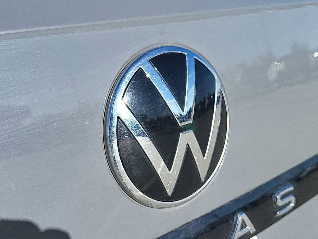 Used 2022 Volkswagen Atlas Cross Sport SEL R-Line image 38