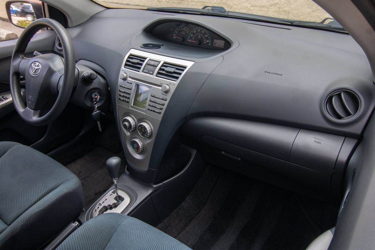 Used 2010 Toyota Yaris Sedan FWD image 21