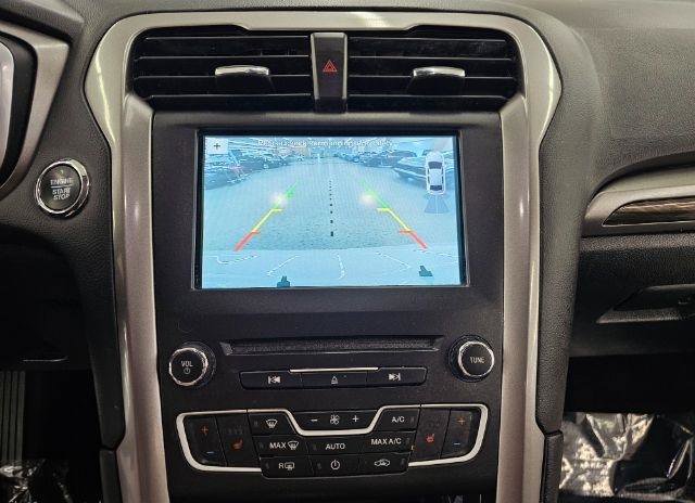 Used 2018 Ford Fusion SE w/ Equipment Group 602A FWD image 18