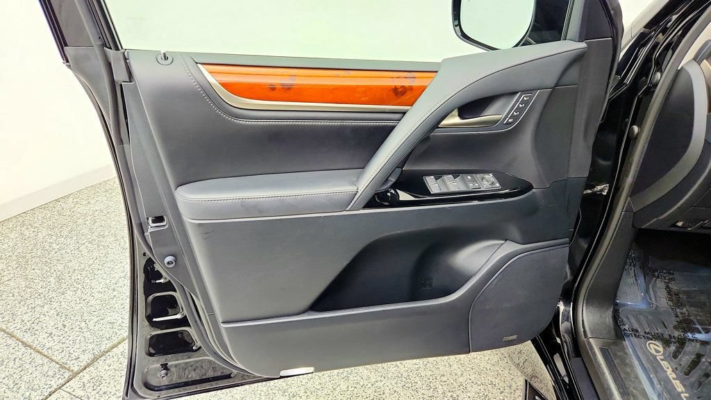 Used 2019 Lexus LX 570 4WD w/ Luxury Package image 11