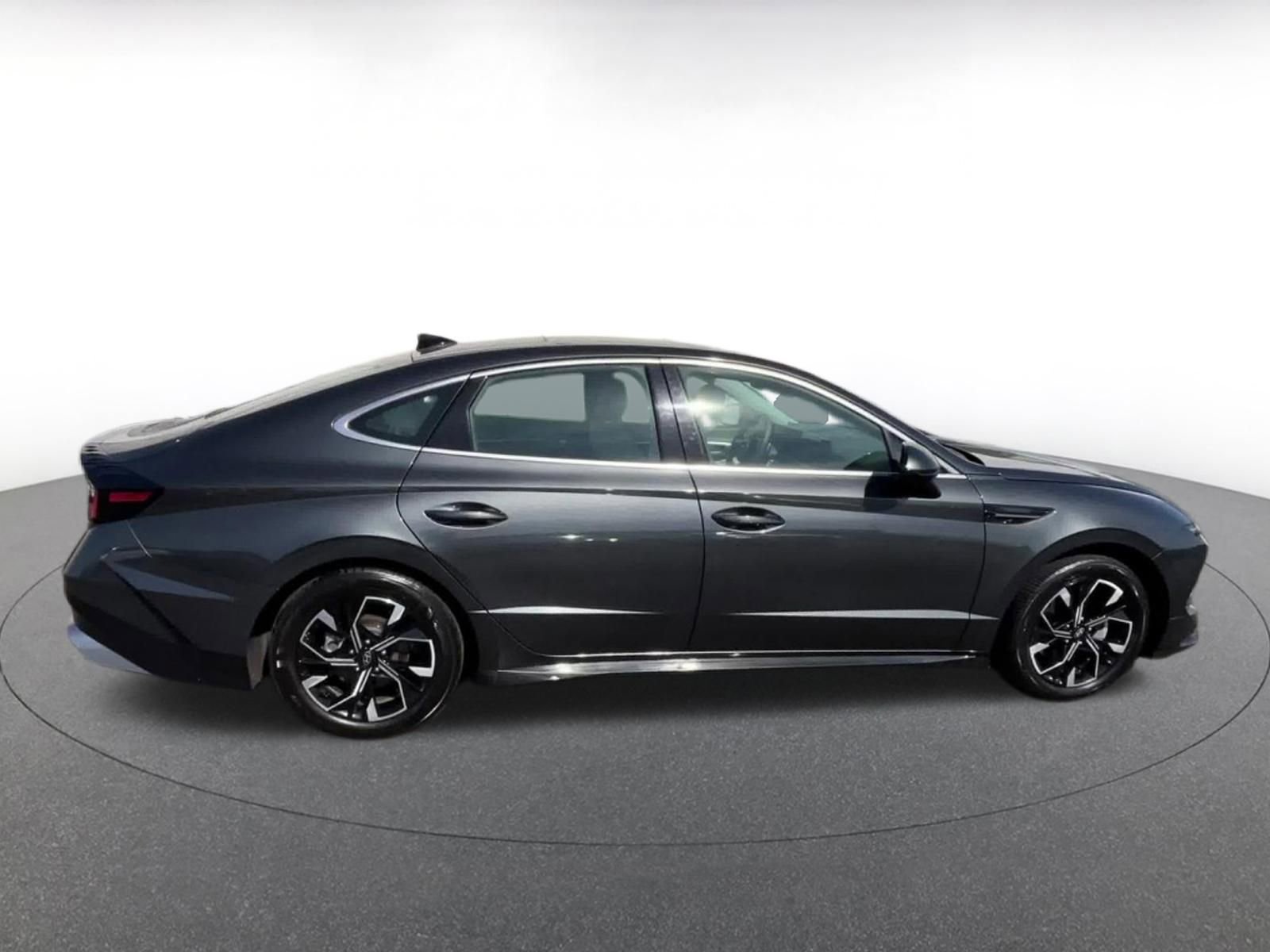 Used 2025 Hyundai Sonata SEL FWD image 16