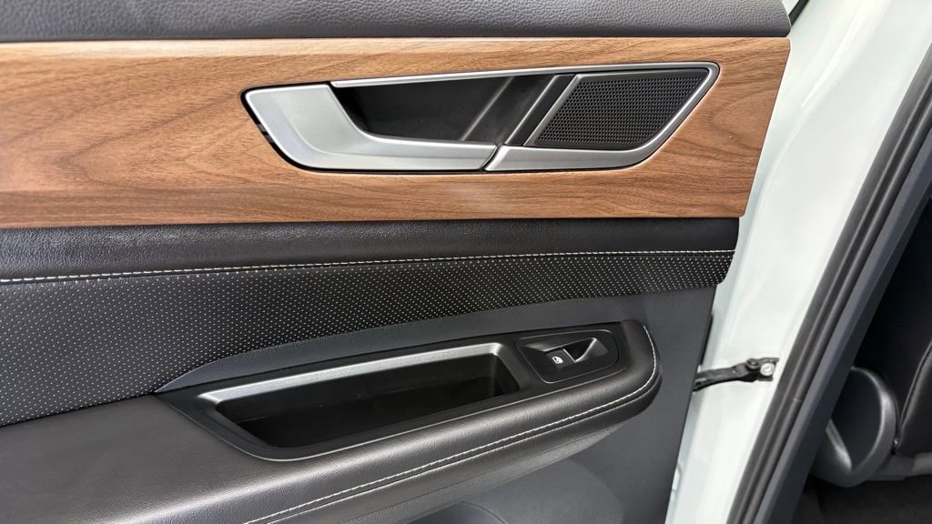 Used 2024 Volkswagen Atlas SE w/ Black Wheel Package image 22