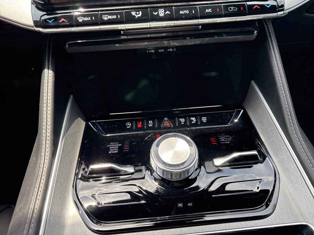 New 2025 Jeep Wagoneer L Series III w/ Premium Group I image 28