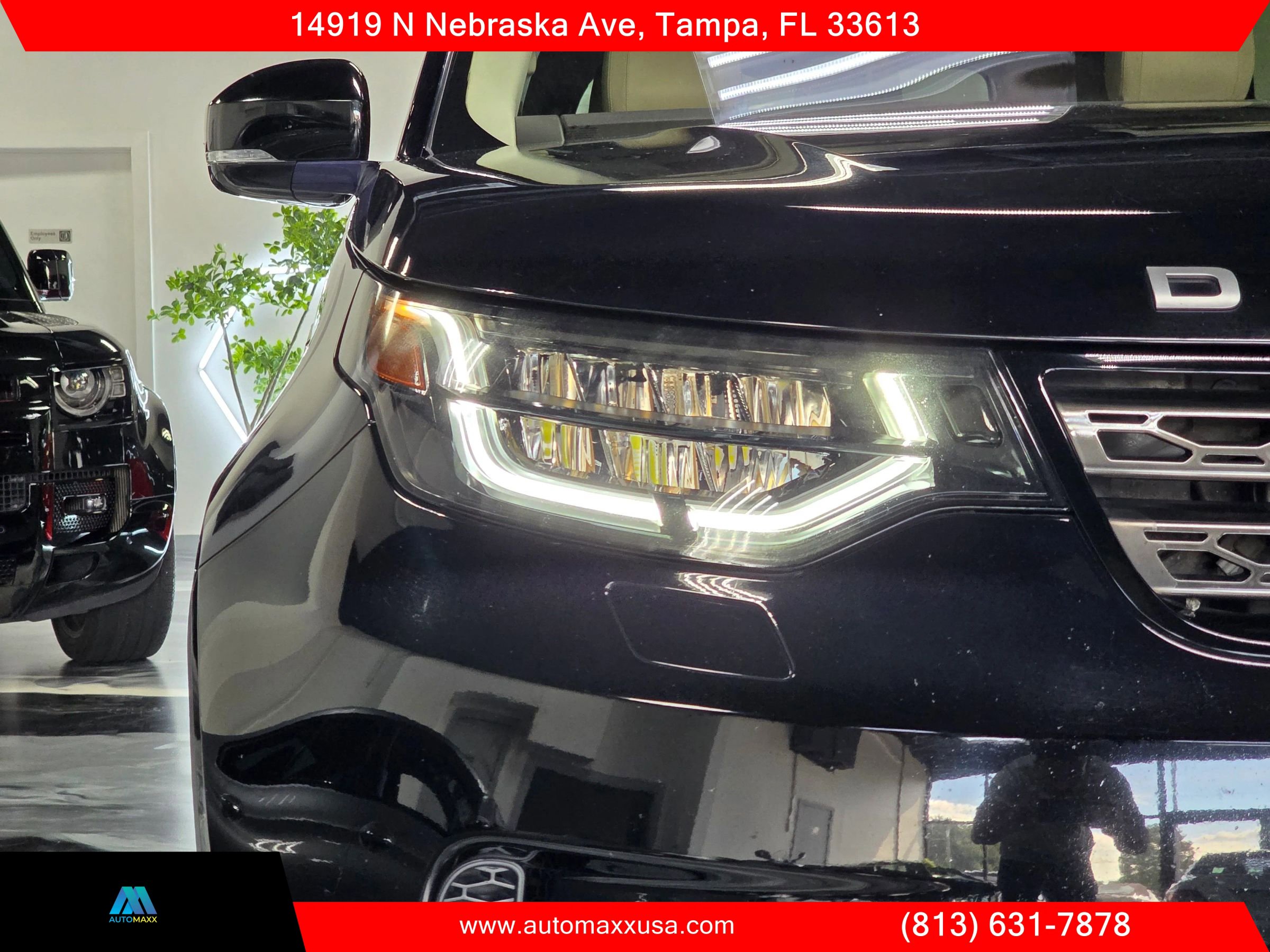 Used 2019 Land Rover Discovery SE AWD/4WD image 8