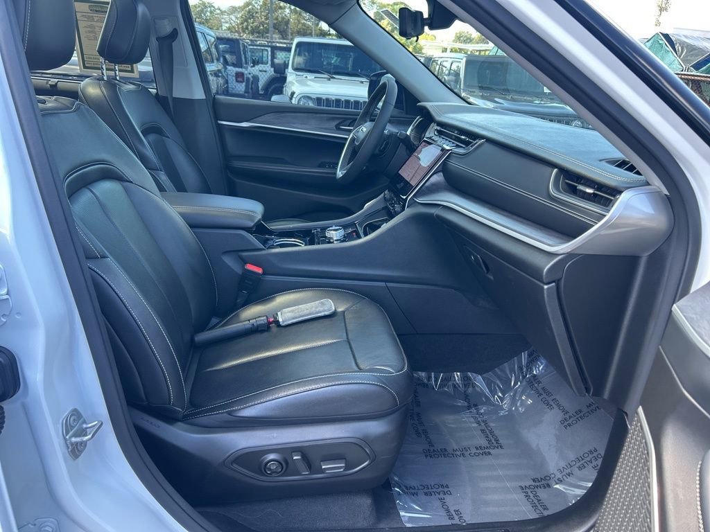 Certified 2023 Jeep Grand Cherokee Limited w/ Luxury Tech Group II image 24