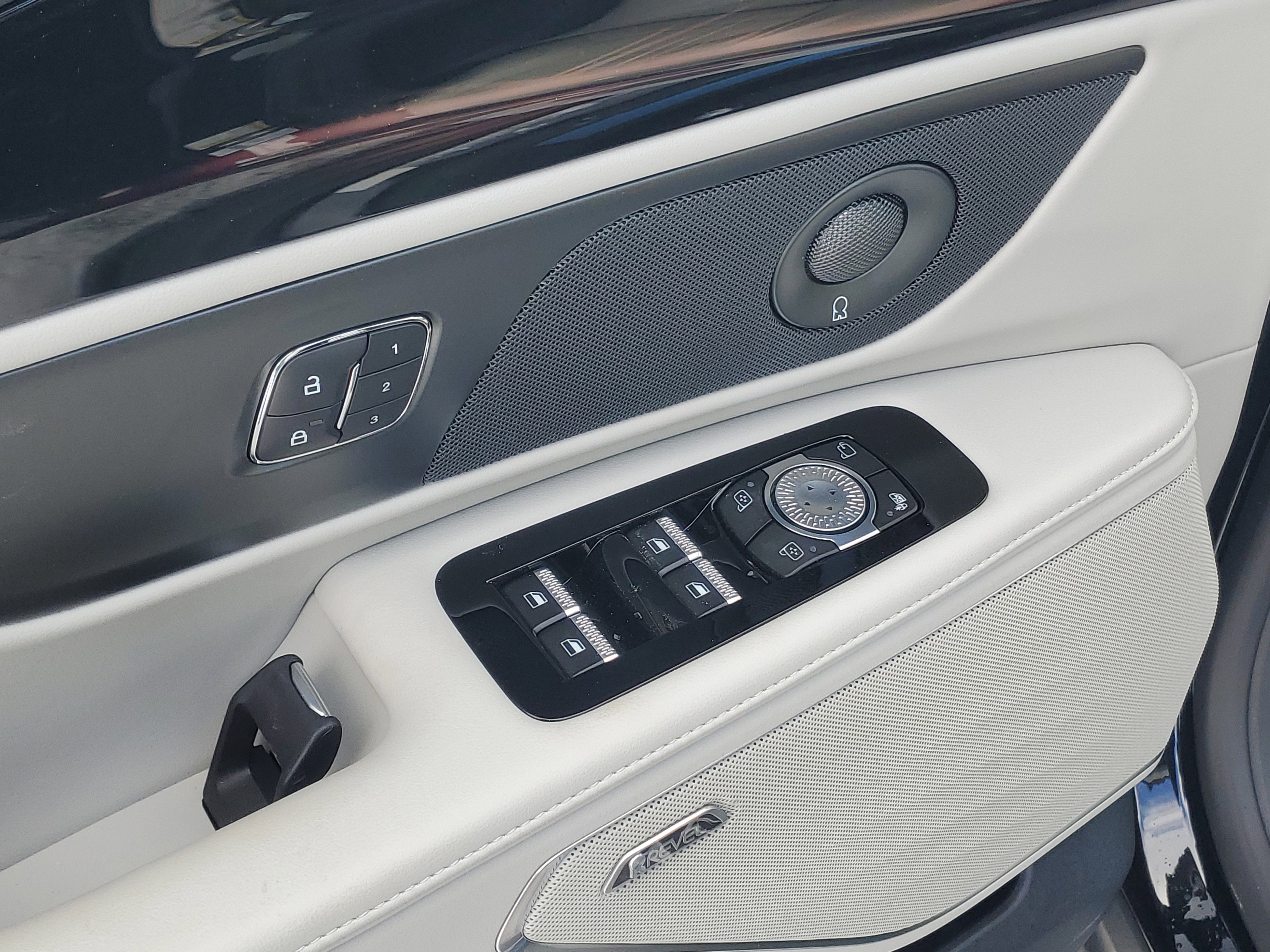 New 2026 Lincoln Nautilus Reserve w/ Jet Appearance Package image 9