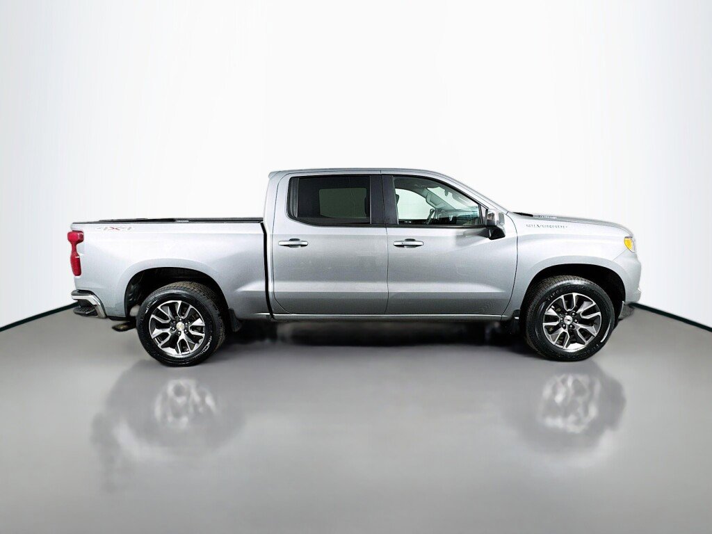 Used 2025 Chevrolet Silverado 1500 LT image 6