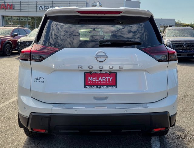 Used 2026 Nissan Rogue SV w/ SV Premium Package FWD image 6