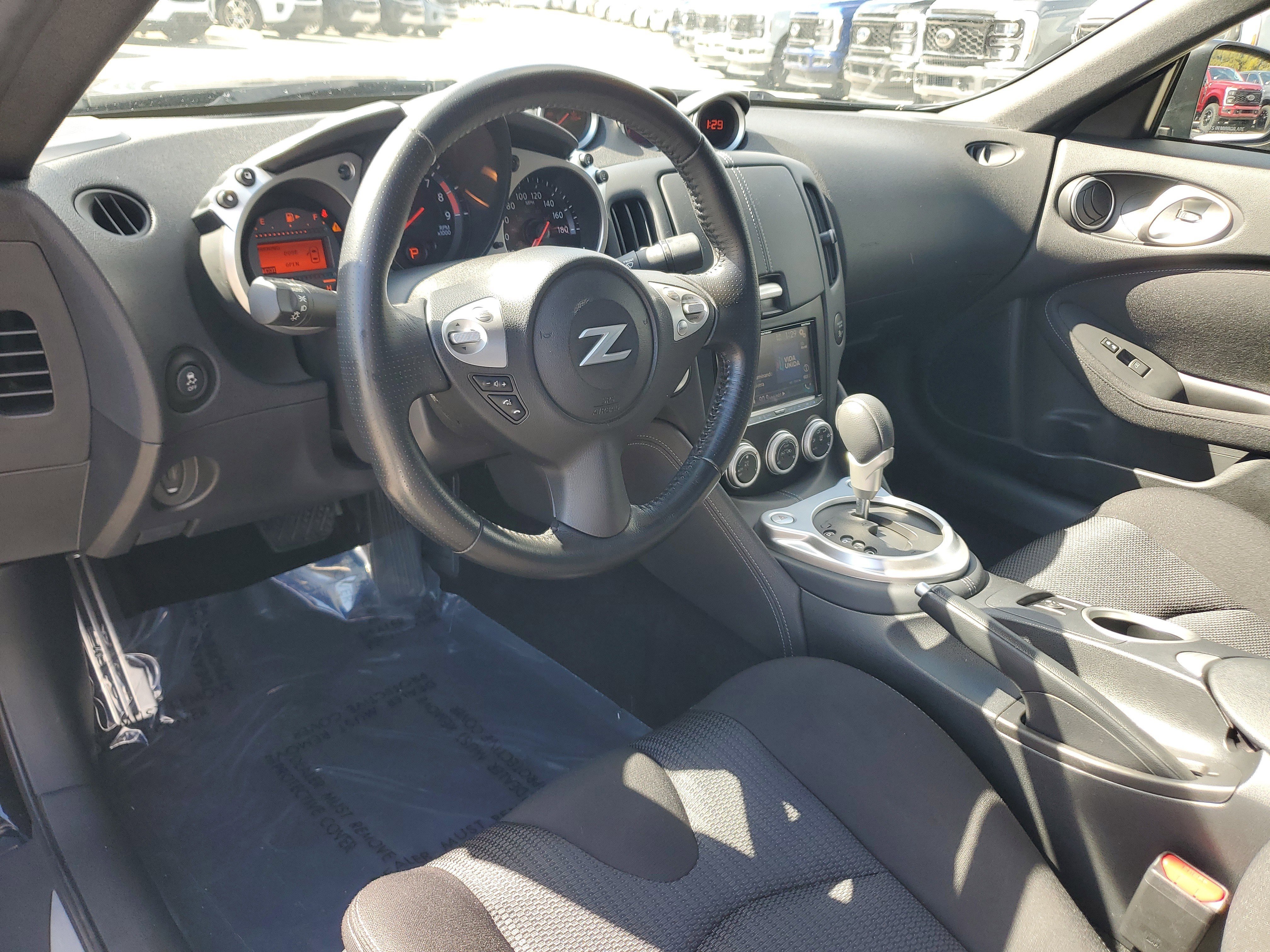 Used 2016 Nissan 370Z Coupe image 9