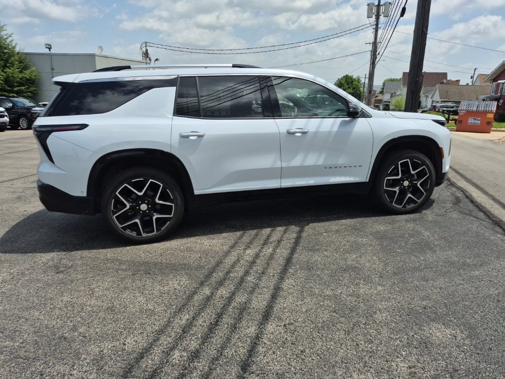 Used 2026 Chevrolet Traverse High Country w/ LPO, Floor Liner Package AWD/4WD image 8