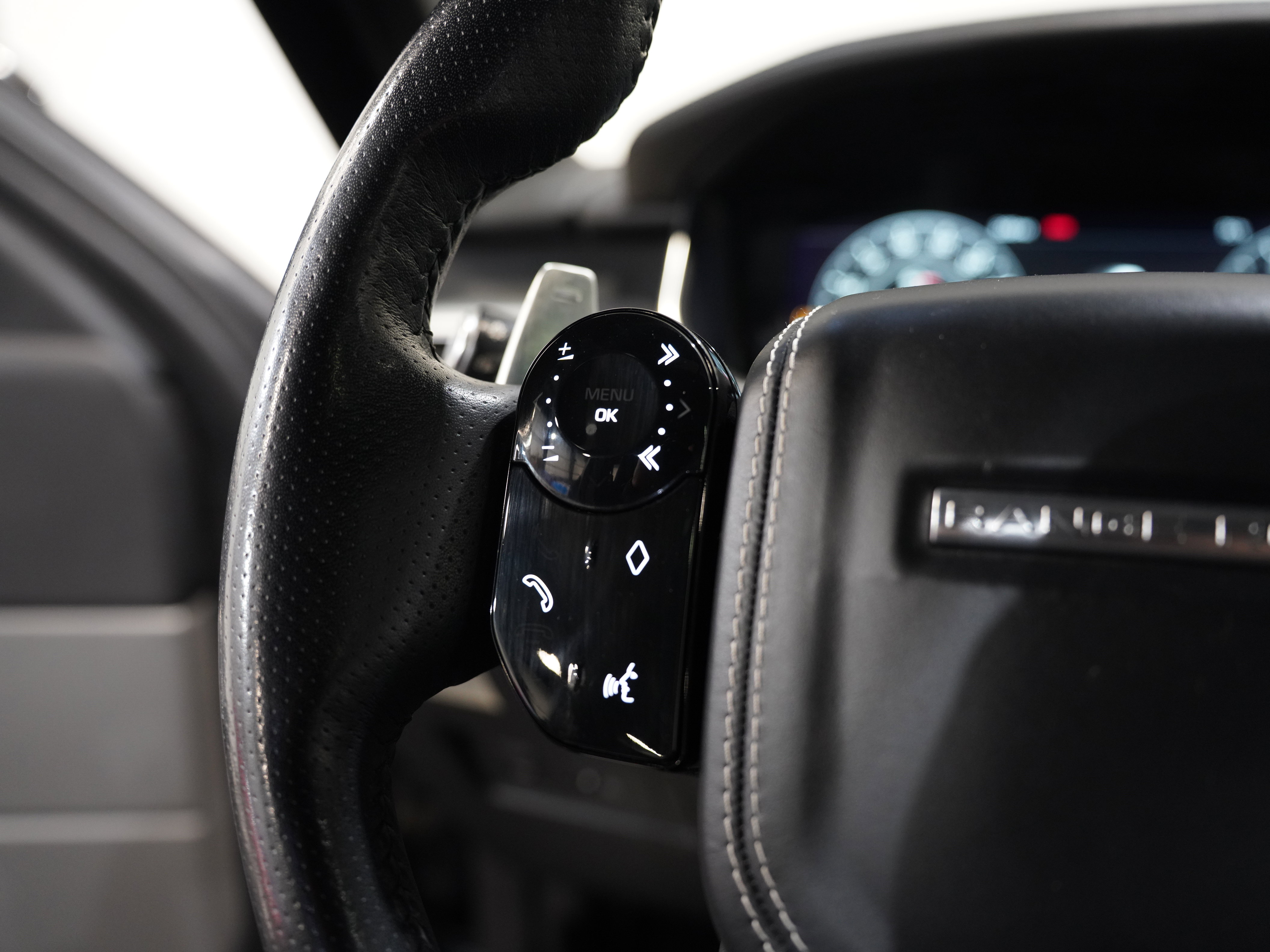 Used 2018 Land Rover Range Rover Sport SVR image 43