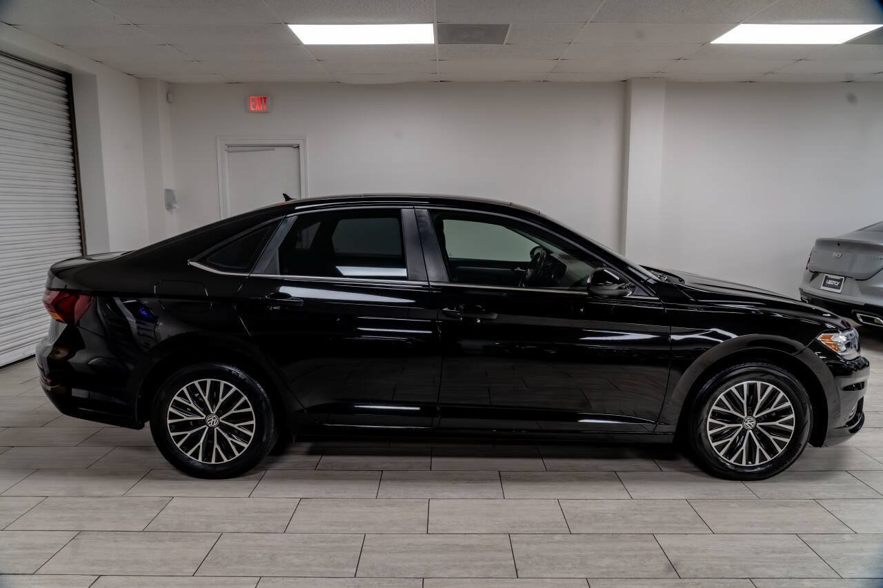 Used 2019 Volkswagen Jetta SE w/ Cold Weather Package FWD image 15