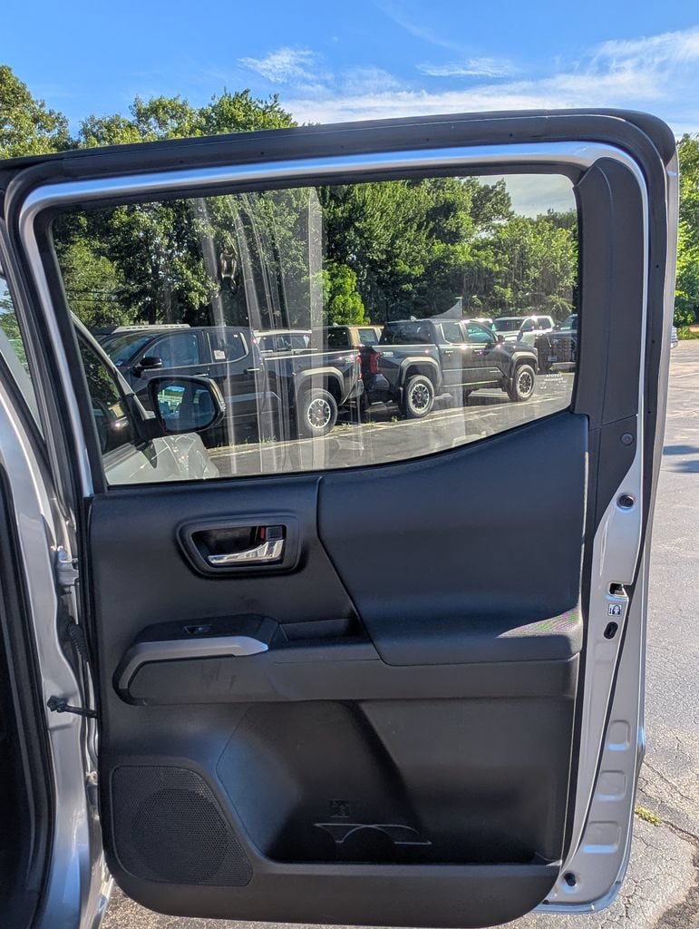 Certified 2018 Toyota Tacoma TRD Sport RWD image 16