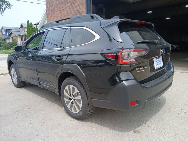 Used 2025 Subaru Outback Premium image 4