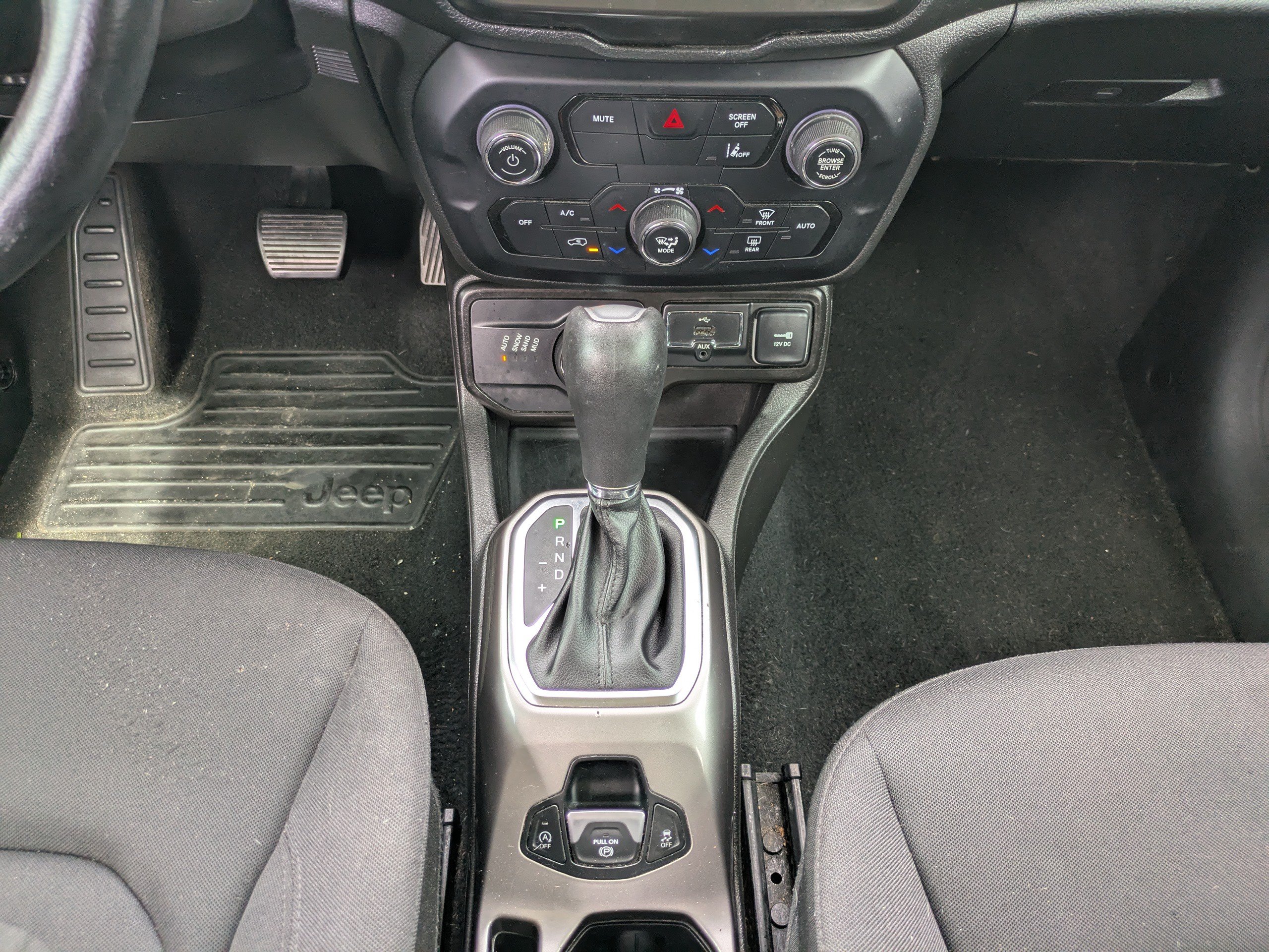 Used 2022 Jeep Renegade Latitude AWD/4WD image 19