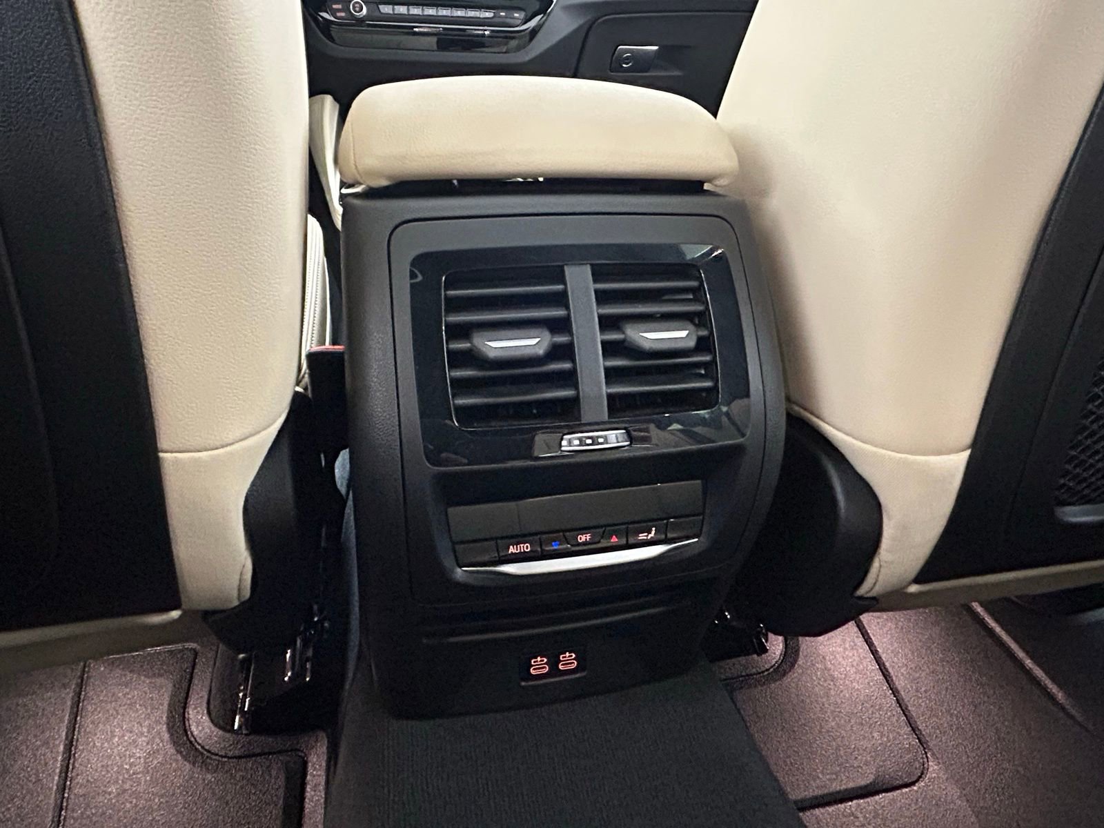 Used 2025 BMW X4 xDrive30i w/ M Sport Package image 36