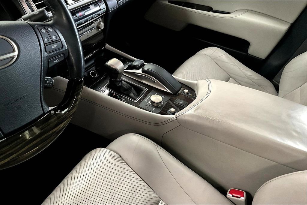 Used 2016 Lexus LS 460 w/ Comfort Package image 19