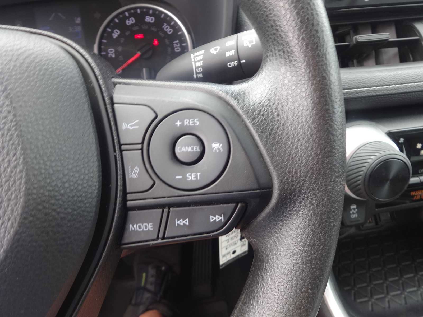 Used 2022 Toyota RAV4 LE image 17