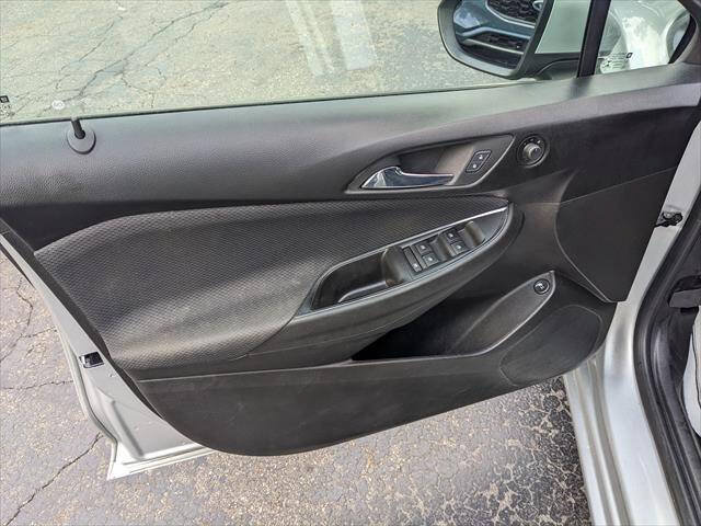 Used 2018 Chevrolet Cruze LS FWD image 9