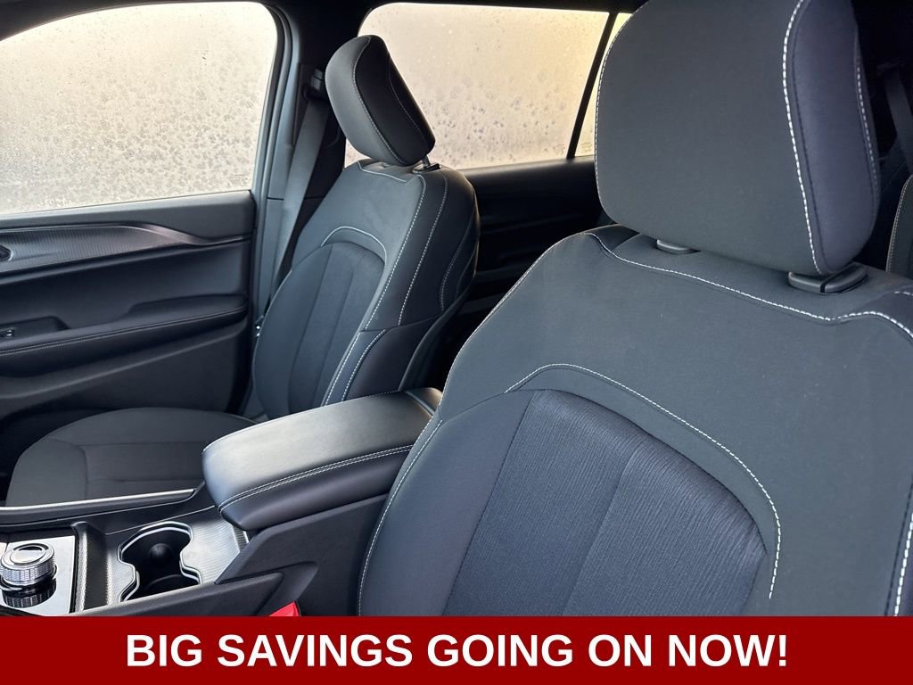 New 2025 Jeep Grand Cherokee L Laredo image 22