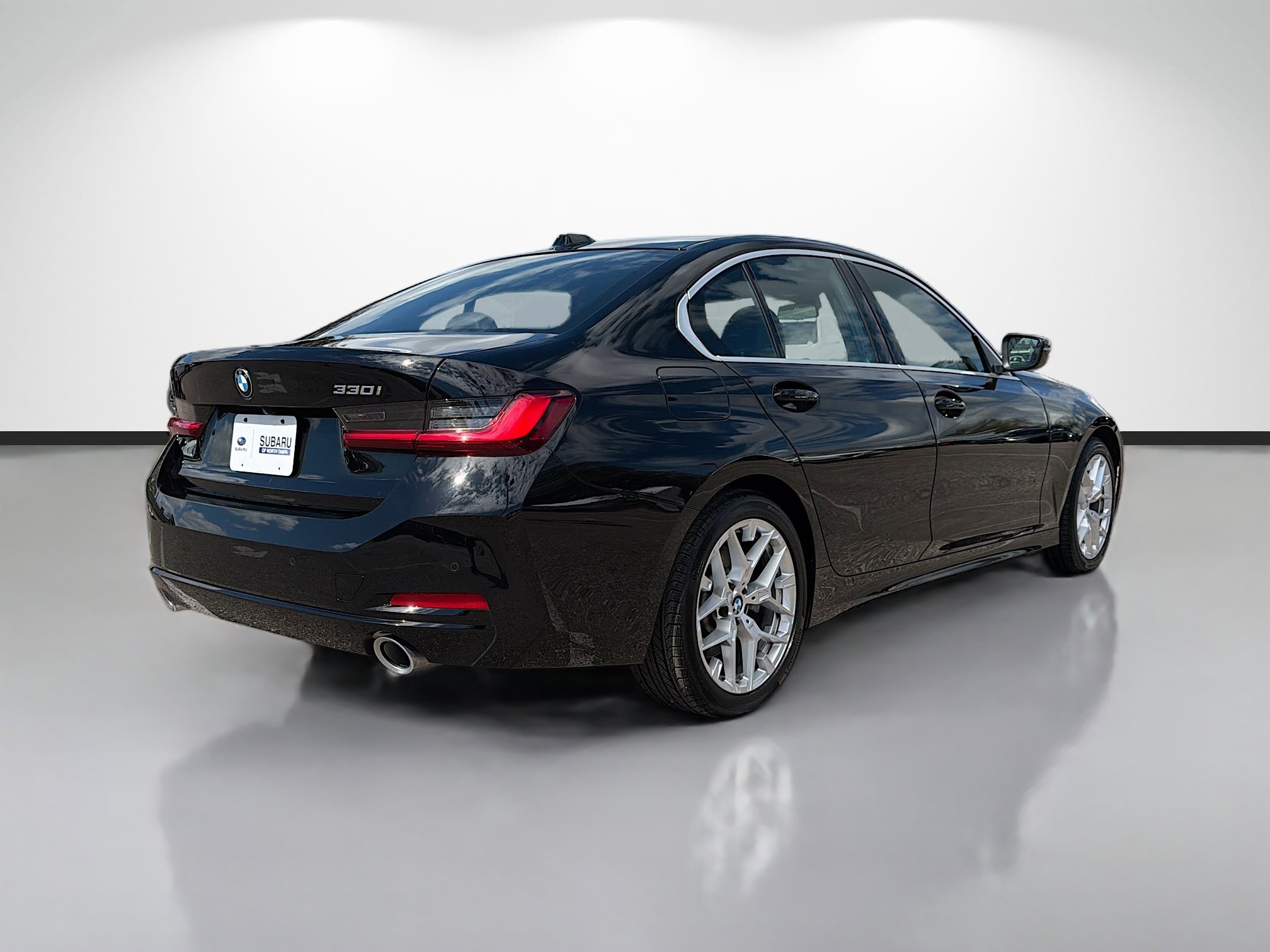 Used 2025 BMW 330i Sedan image 3