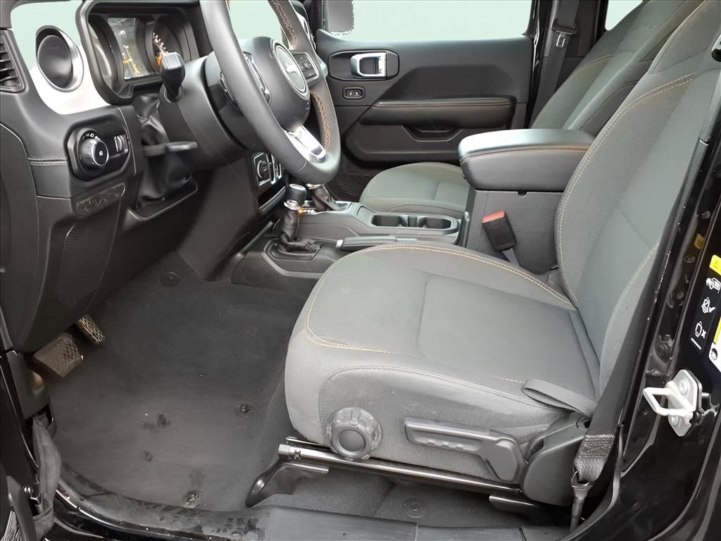Used 2024 Jeep Wrangler Sahara image 11