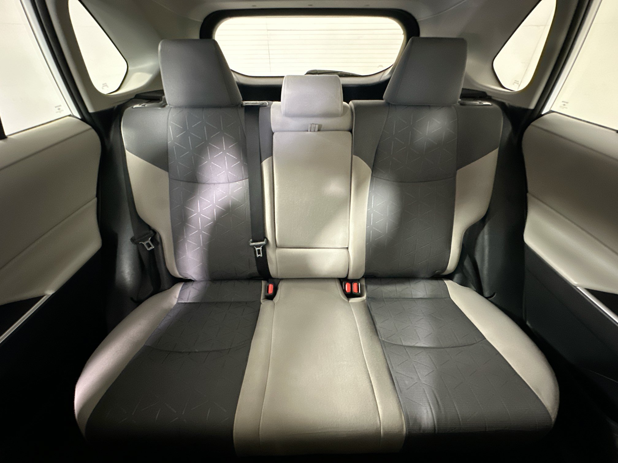 Used 2021 Toyota RAV4 XLE w/ Convenience Package FWD image 30