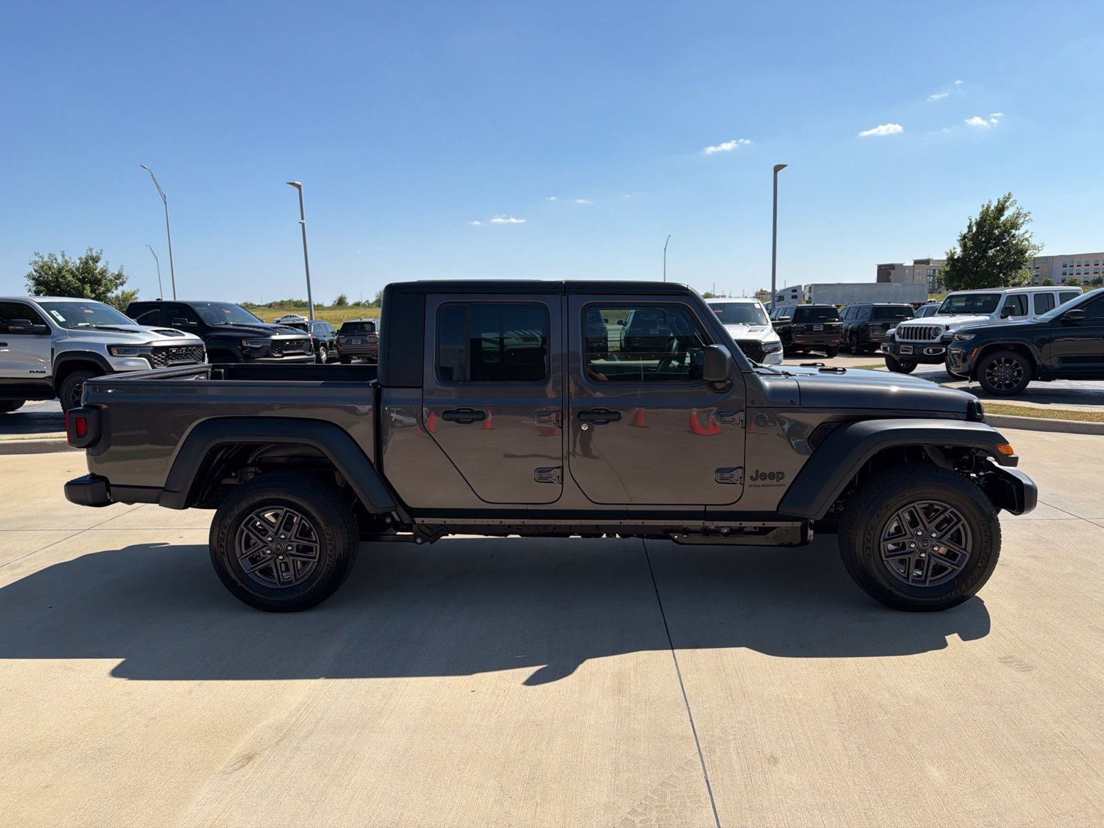 New 2026 Jeep Gladiator Sport AWD/4WD image 6