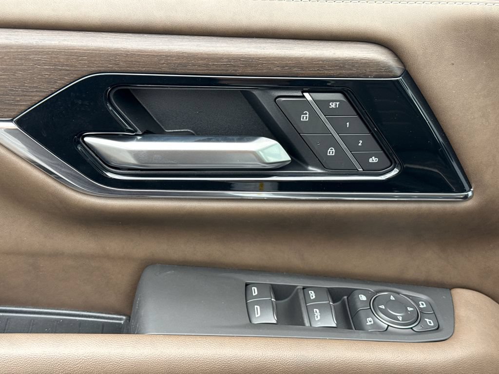 New 2026 GMC Yukon Denali Ultimate AWD/4WD image 15