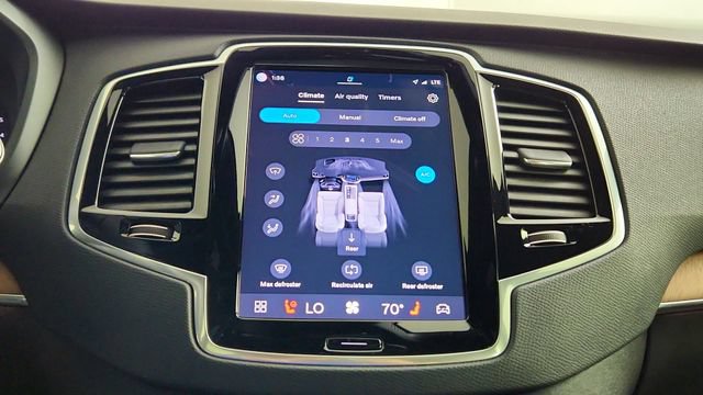 Certified 2023 Volvo XC90 B5 Plus AWD/4WD image 21