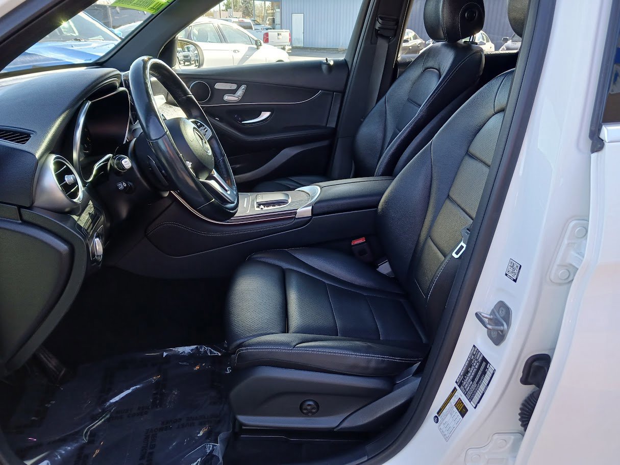 Used 2021 Mercedes-Benz GLC 300 4MATIC image 23