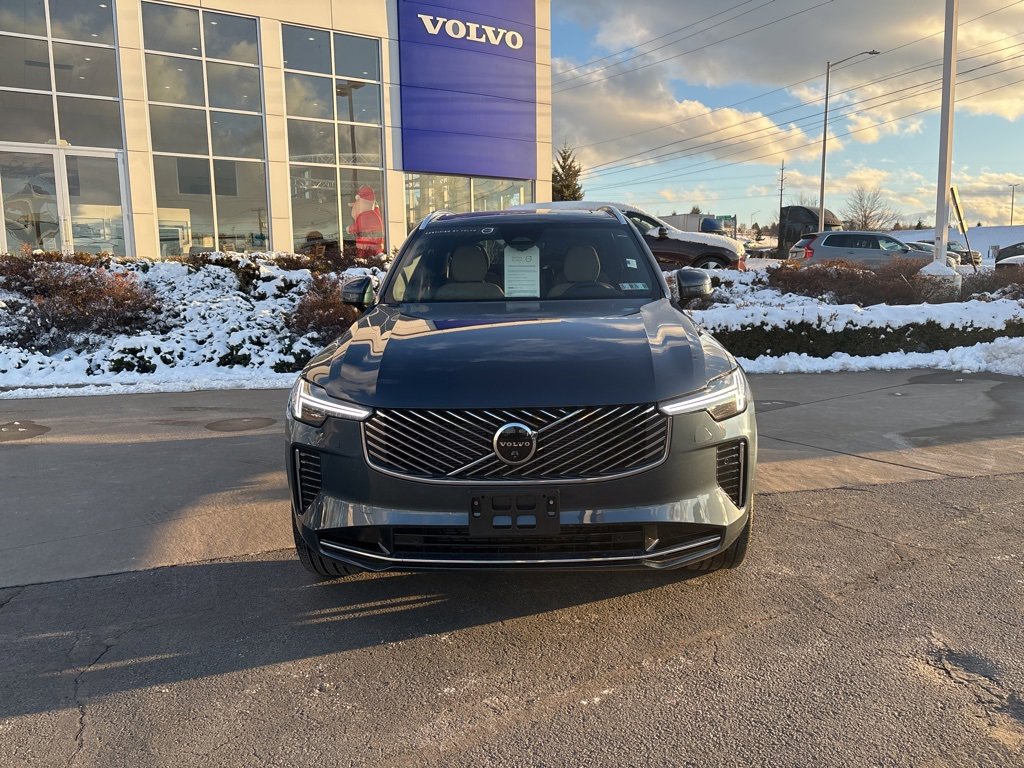 Certified 2025 Volvo XC90 B6 Plus image 2