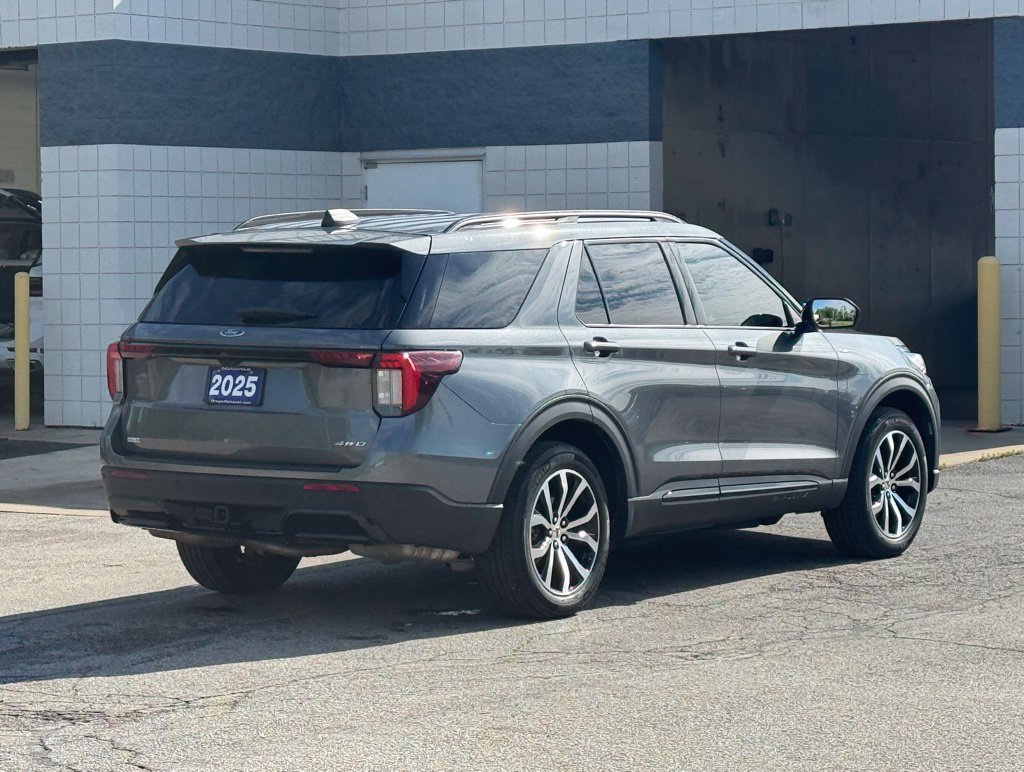 Used 2025 Ford Explorer ST-Line AWD/4WD image 4