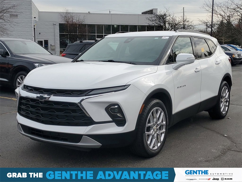 Used 2024 Chevrolet Blazer LT w/ Sound & Technology Package image 2