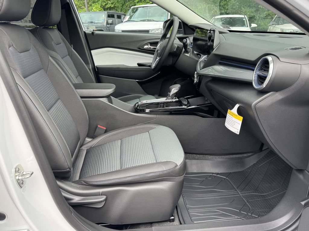 New 2026 Chevrolet Trax LT w/ Driver Confidence Package FWD image 14