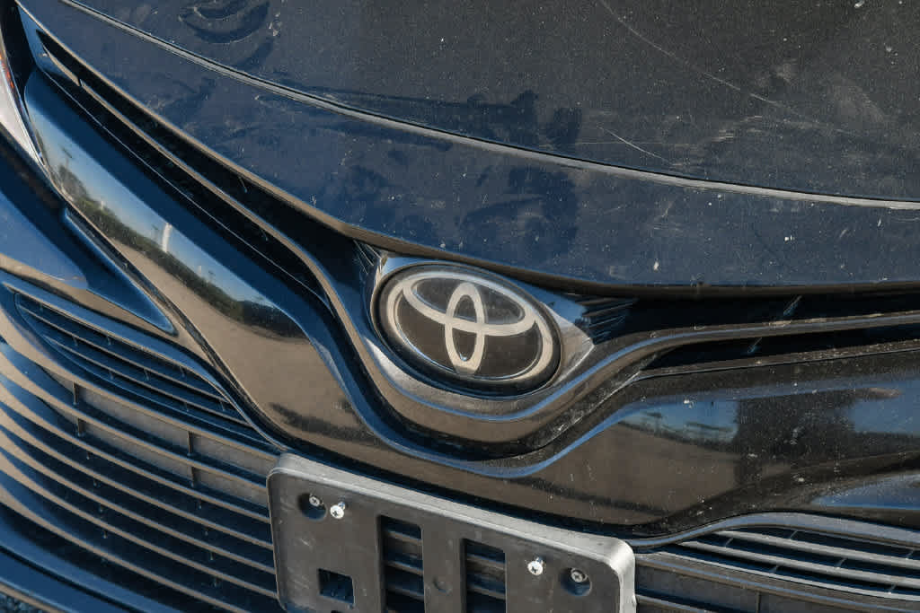 Used 2019 Toyota Camry LE FWD image 5