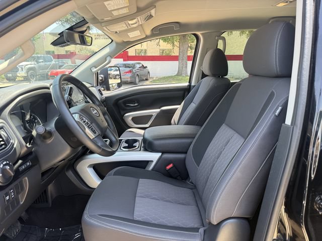 Used 2024 Nissan Titan SV w/ SV Convenience Package RWD image 25