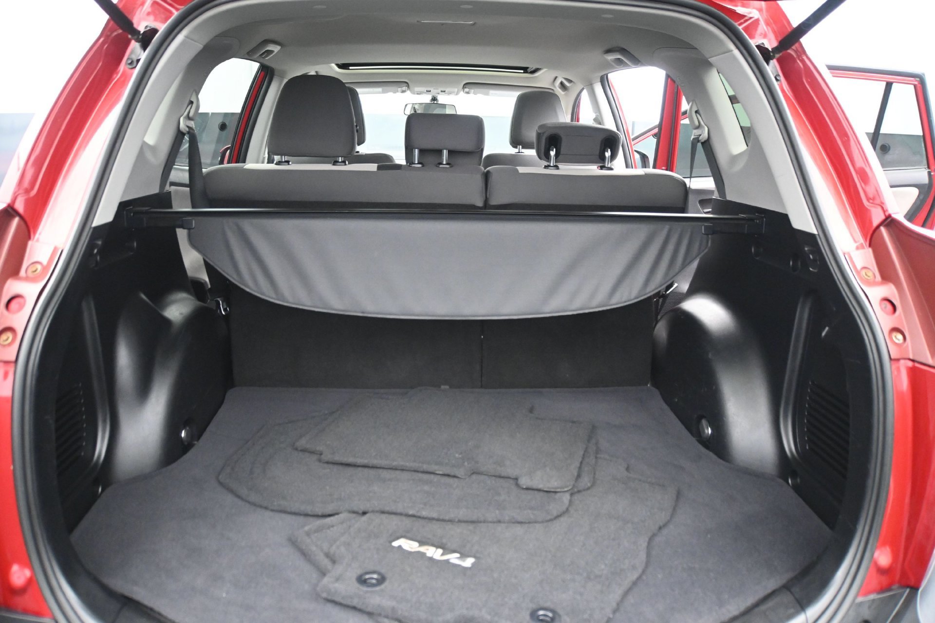 Used 2014 Toyota RAV4 XLE AWD/4WD image 15