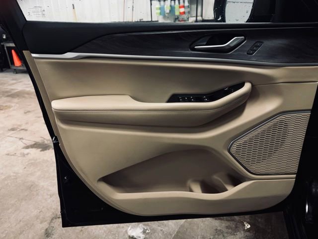 Used 2022 Jeep Grand Cherokee L Limited image 13