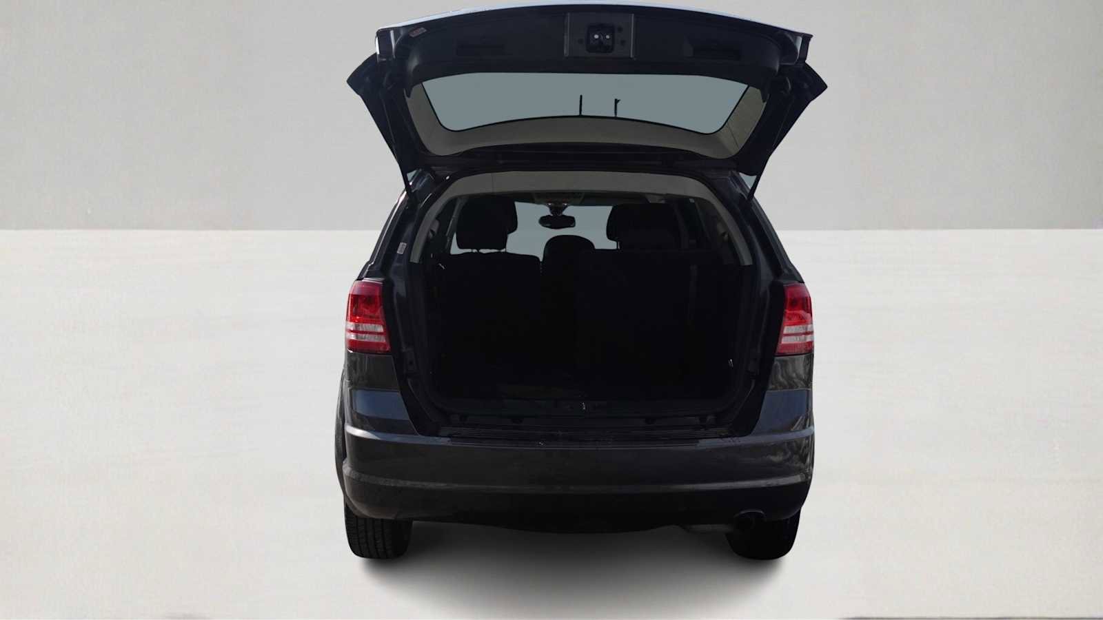 Used 2017 Dodge Journey SE w/ Flexible Seating Group image 9