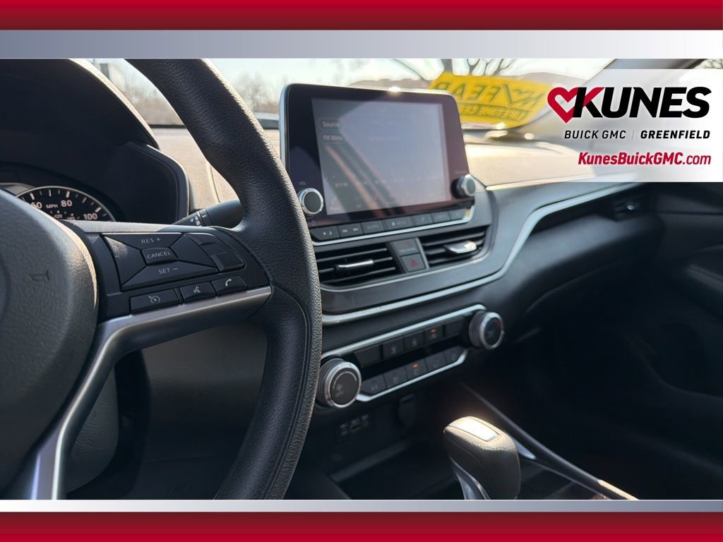 Used 2024 Nissan Altima 2.5 SV FWD image 16