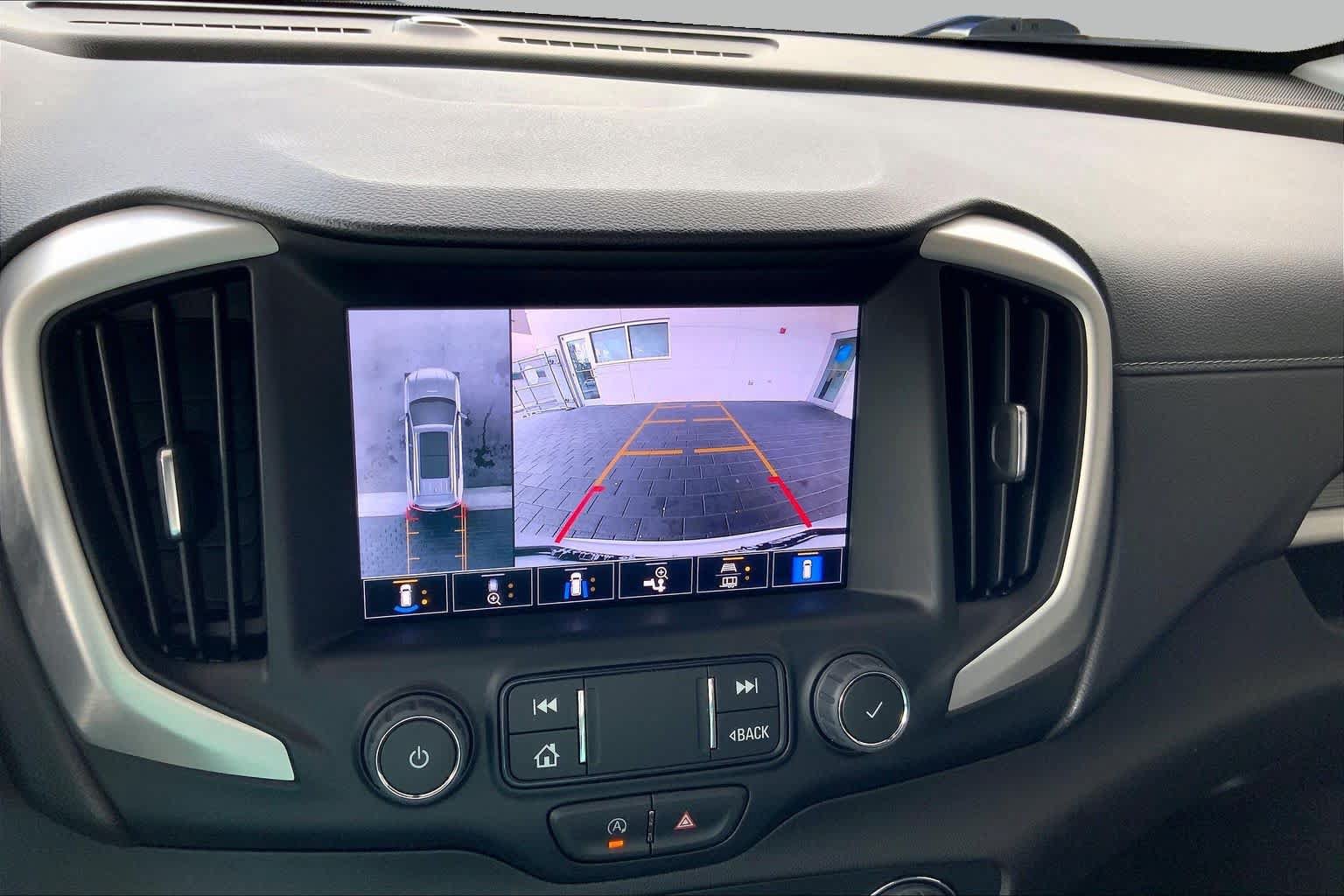 Used 2023 GMC Terrain SLT w/ Tech Package FWD image 29