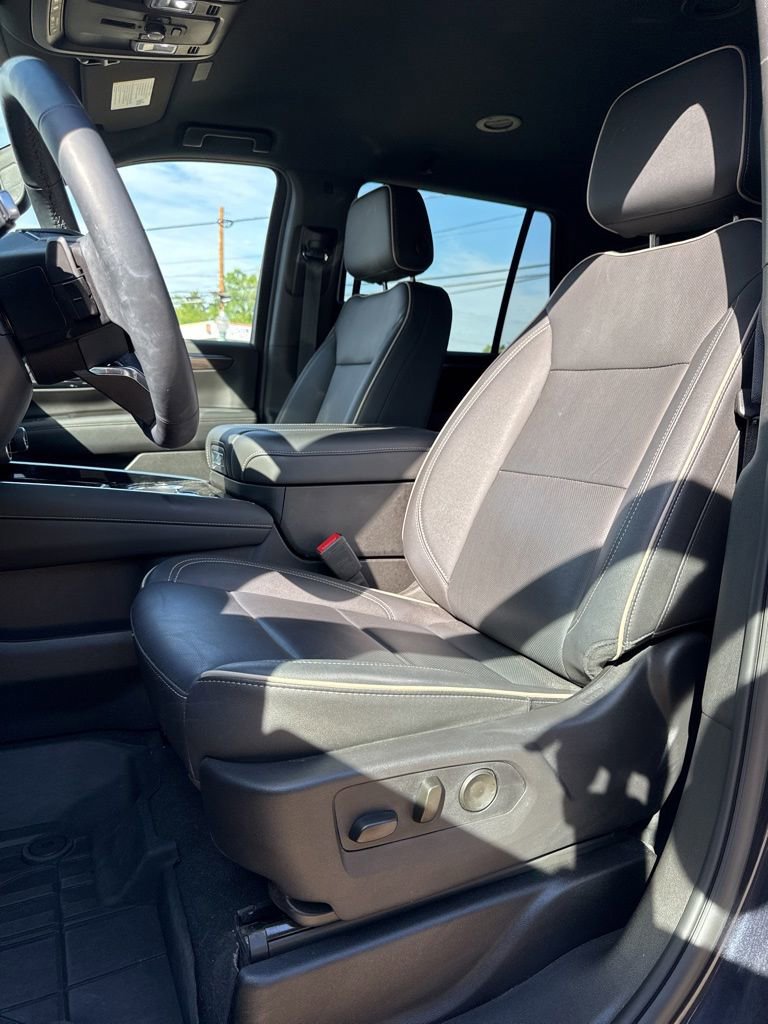 Used 2025 Chevrolet Tahoe Premier AWD/4WD image 25