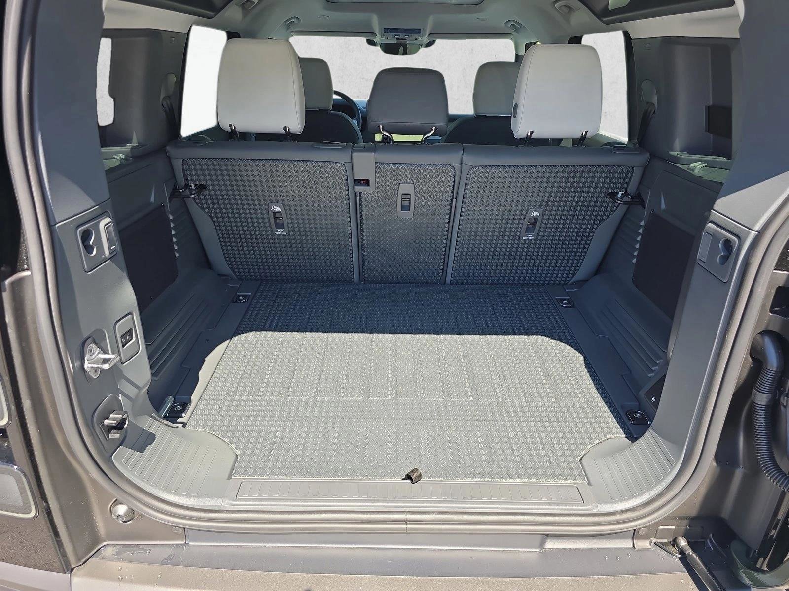 New 2026 Land Rover Defender 110 S AWD/4WD image 12