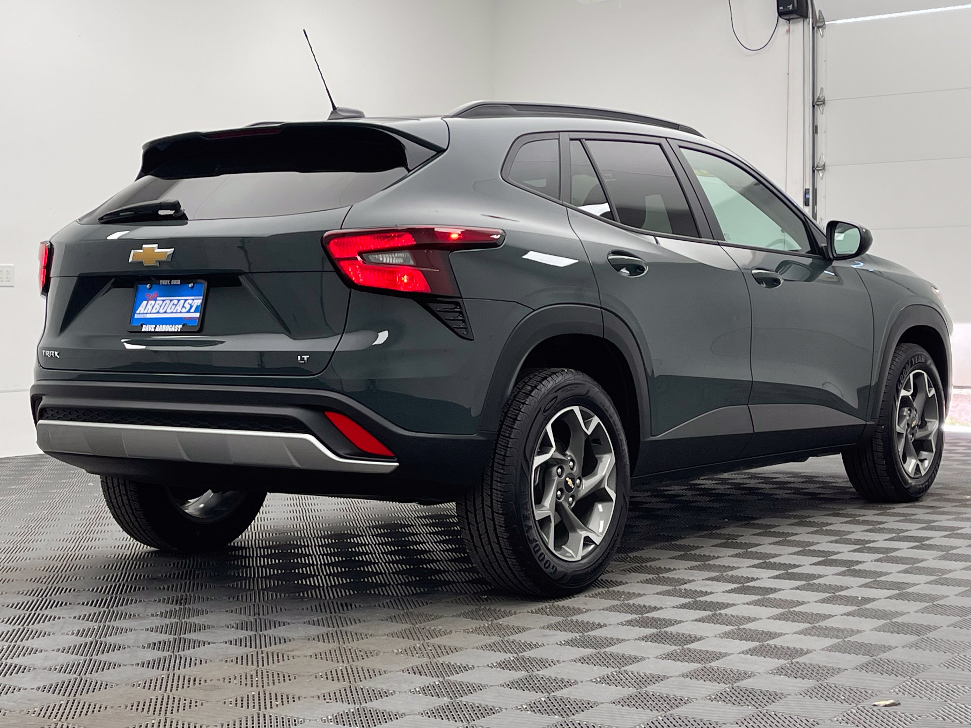 Used 2025 Chevrolet Trax LT FWD image 6
