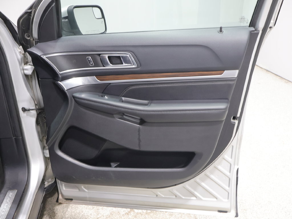 Used 2016 Ford Explorer Limited AWD/4WD image 24