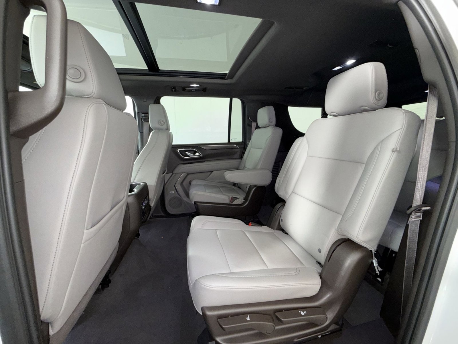 Used 2023 Chevrolet Suburban Z71 w/ Luxury Package image 25