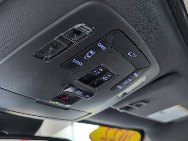 Certified 2022 Toyota Sienna XSE image 38